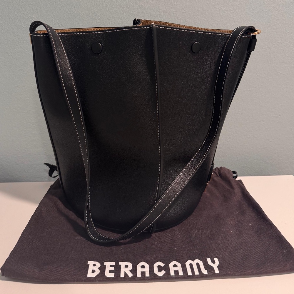 Beracamy Orukami Flat Hook Convertible Bucket Tote